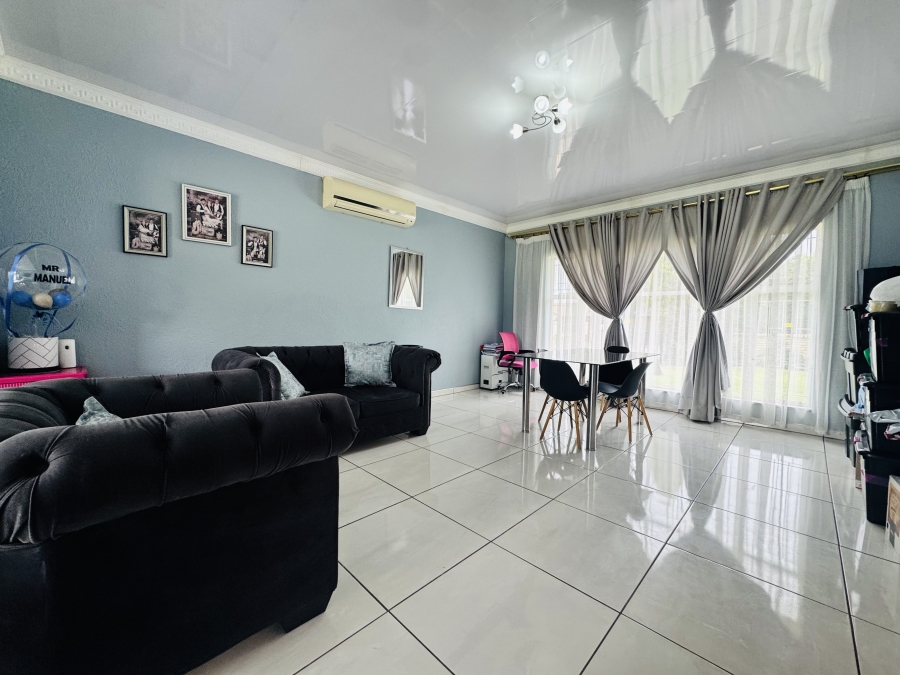 4 Bedroom Property for Sale in La Hoff North West